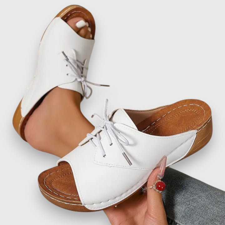 Saskia – Sandály ve vintage stylu