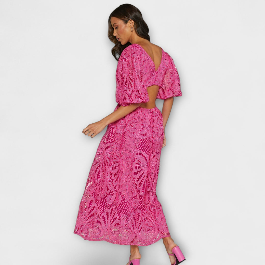 Elegantní šaty s jemnými detaily