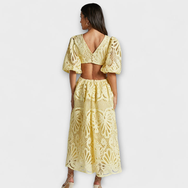 Elegantní šaty s jemnými detaily