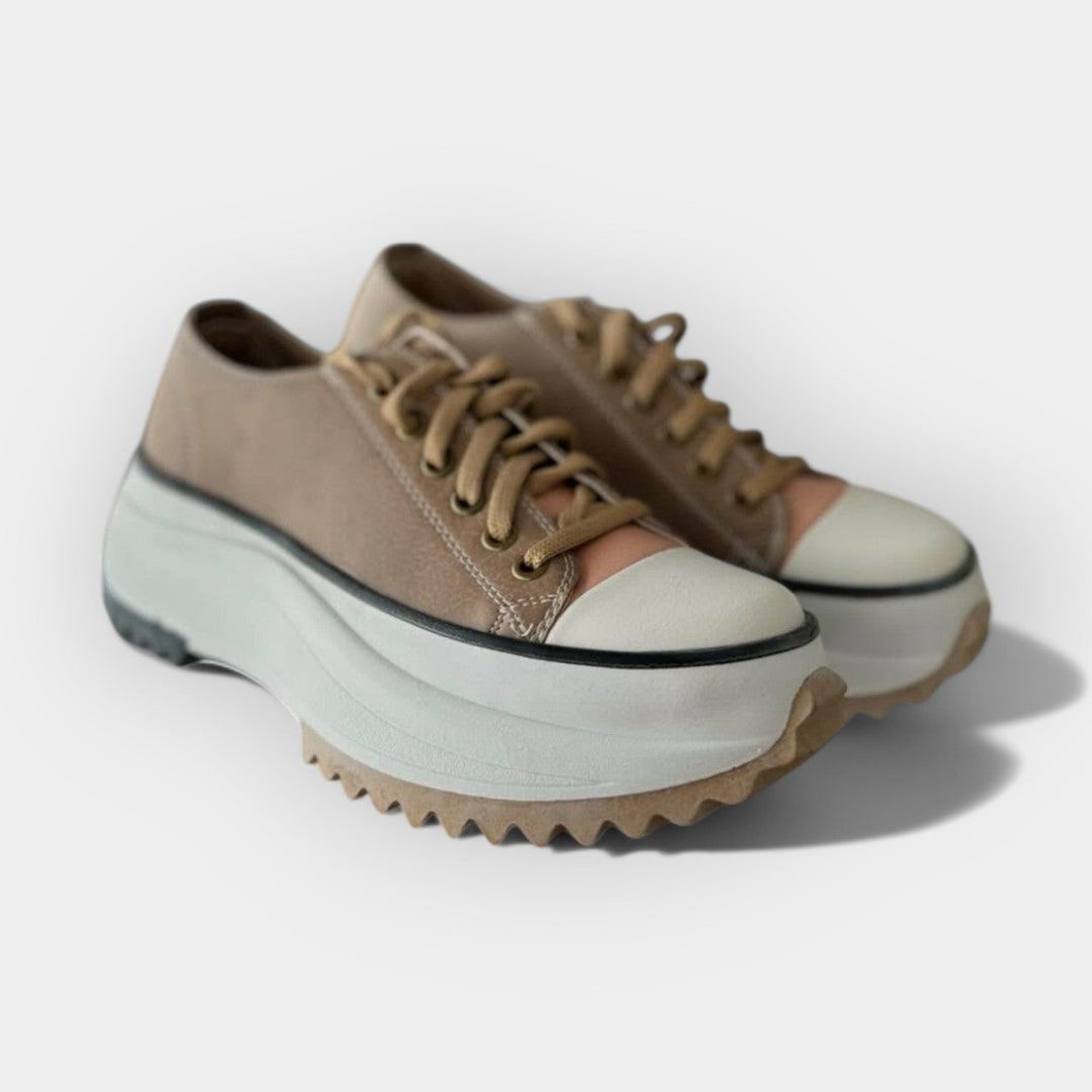 Moderní sportovní boty s tlustou podrážkou