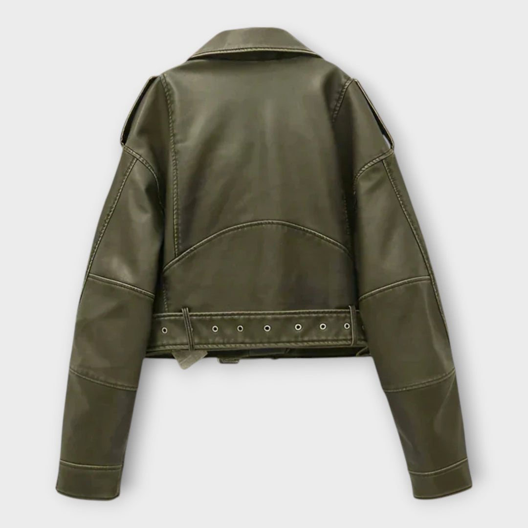 Moderní Krátká Kožená Bunda s Páskem a Vytříbenou Estetikou