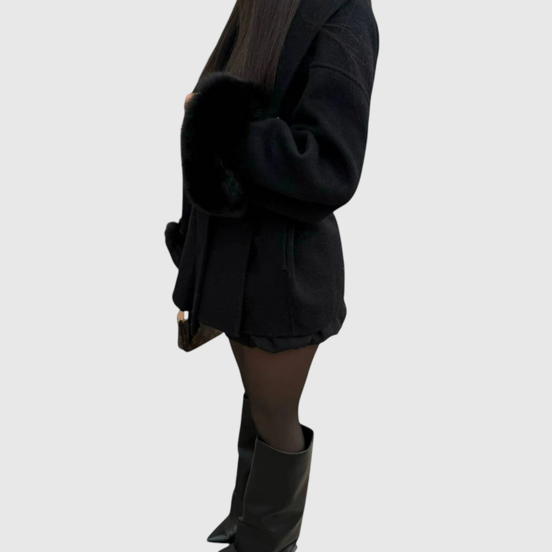 Woolcat – Elegantní kabát s detaily z ekologické kožešiny